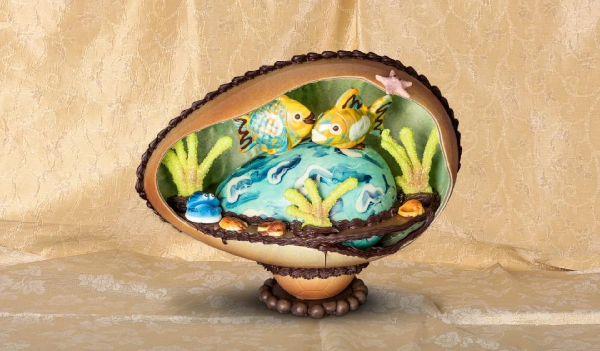 gli-speziali-di-cologna-veneta-uovo-di-cioccolato-pasquale-con-sorpresa-acquario.jpg