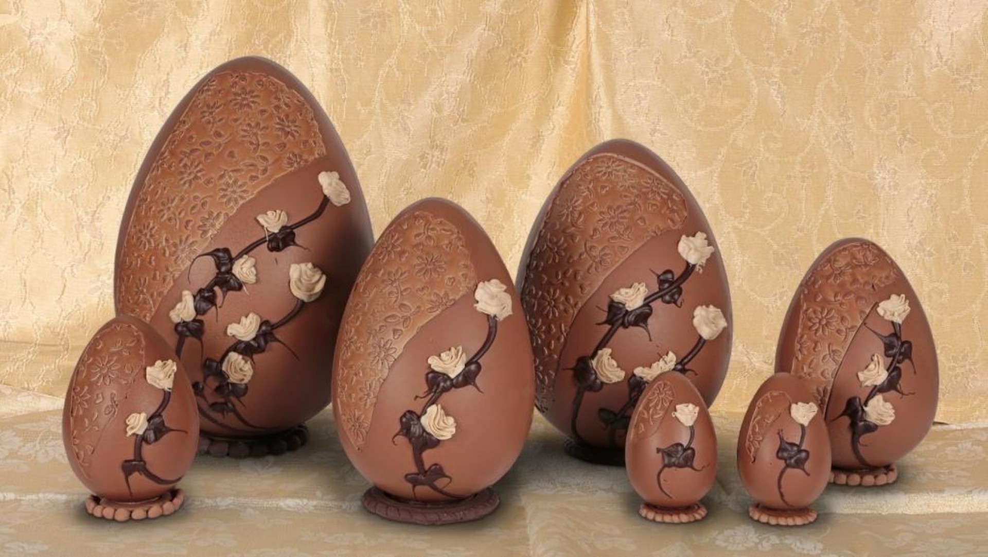 gli-speziali-di-cologna-veneta-uovo-di-cioccolato-pasquale-con-sorpresa-ramo-fiorito.jpg